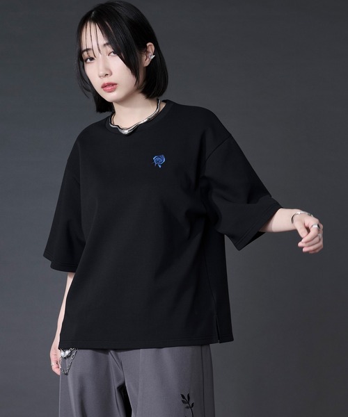 Ellno Loset(エルノロゼット)の「バックフラワー刺繍ポンチT(Tシャツ/カットソー・メンズ・ブラック×レッド/ブルー/ブラック×ブルー/オフホワイト・SMALL/LARGE/MEDIUM)」の22枚目の写真
