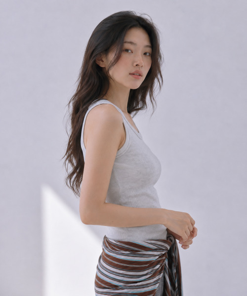 SAYUU(サユ)の「ソフトワッフルスリーブレスオートミール(Tシャツ/カットソー・レディース・オートミール・FREE)」の2枚目の写真