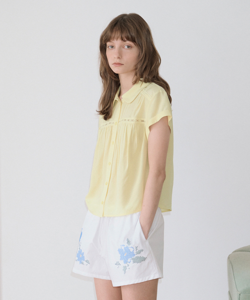 SINOON（シヌーン）の「Rose Lace Shirring Roll-Up Blouse (Yellow)（シャツ/ブラウス・レディース・イエロー・SMALL/MEDIUM）」の2枚目の写真
