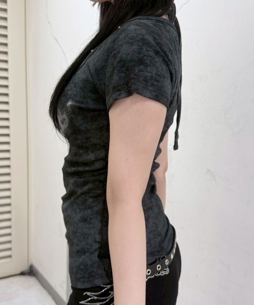 Never mind the XU / Chikashitsu+（ネバーマインド ザ エックスユー / チカシツプラス）の「【nmtc+】Ink Layered Halter Neck Tee / 【エヌエムティーシープラス】インクレイヤードホルターネック半袖Tシャツ（Tシャツ/カットソー・レディース・チャコール/ブラック/ホワイト・ONE SIZE）」の17枚目の写真
