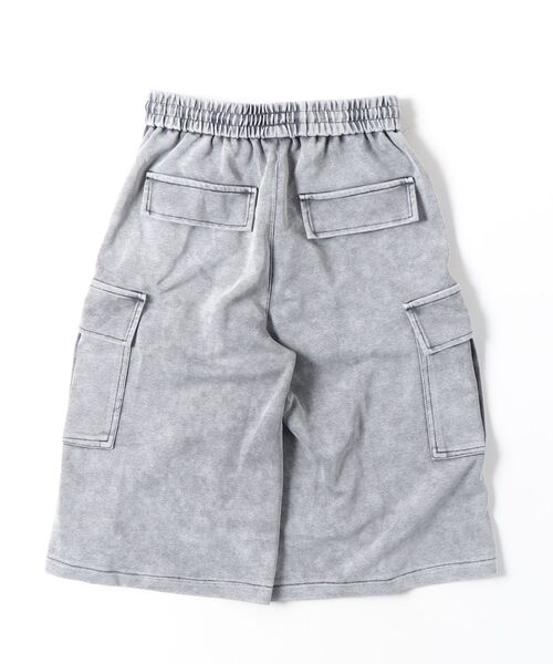 LETee（レティー）の「ルーズなシルエットとカーゴデザインが今っぽい！ストリート感漂うリラックスハーフパンツ（カーゴパンツ・レディース・グレー/ブラック・FREE）」の7枚目の写真