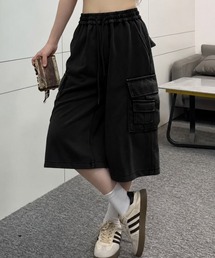ルーズなシルエットとカーゴデザインが今っぽい!ストリート感漂うリラックスハーフパンツ