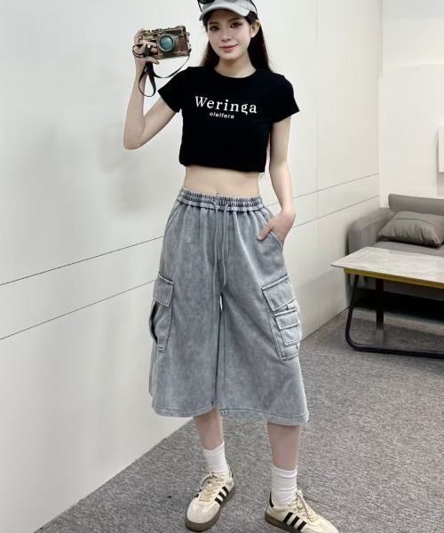 LETee（レティー）の「ルーズなシルエットとカーゴデザインが今っぽい！ストリート感漂うリラックスハーフパンツ（カーゴパンツ・レディース・グレー/ブラック・FREE）」の5枚目の写真