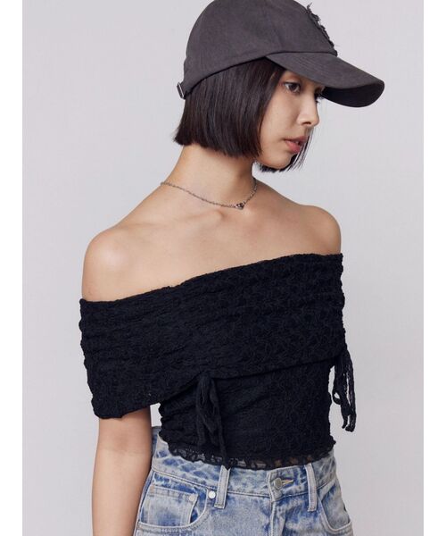 EMODA(エモダ)の「レースギャザーオフショルダートップ(Tシャツ/カットソー・レディース・アイボリー/ブラック/ブルー・FREE)」の5枚目の写真