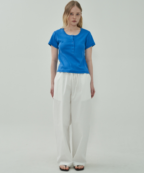 MOTT(モット)の「ヘンリーネックハーフTシャツ-ブルー(Tシャツ/カットソー・レディース・その他・FREE)」の2枚目の写真