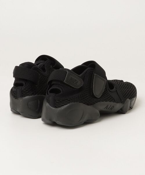 NIKE（ナイキ）の「NIKE/ナイキ WS ｴｱ ﾘﾌﾄ ﾒｯｼｭ（サンダル・レディース・ブラック・23cm/26cm/25cm/24cm/22cm/27cm/28cm）」の2枚目の写真