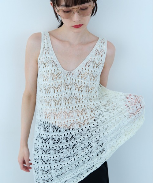 flaeu(フラユ)の「Crochet Sleeveless Tunic Knit(ベスト・レディース・ブラック/アイボリー・FREE)」の1枚目の写真