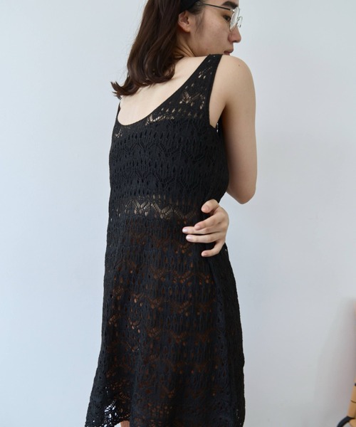 flaeu(フラユ)の「Crochet Sleeveless Tunic Knit(ベスト・レディース・ブラック/アイボリー・FREE)」の7枚目の写真