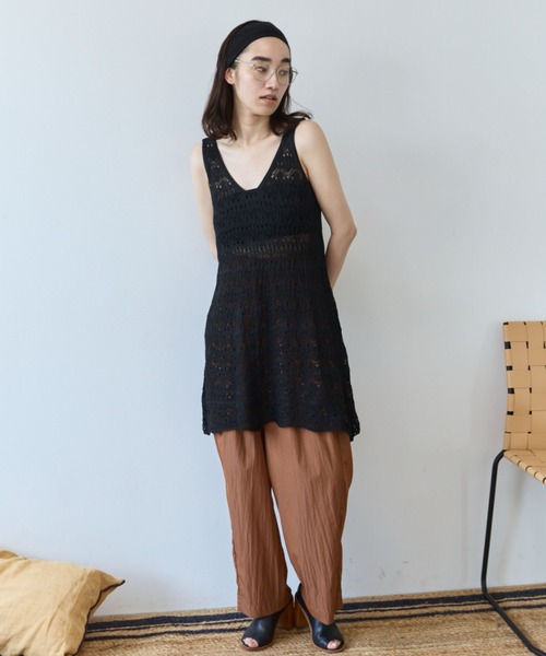 flaeu(フラユ)の「Crochet Sleeveless Tunic Knit(ベスト・レディース・ブラック/アイボリー・FREE)」の4枚目の写真
