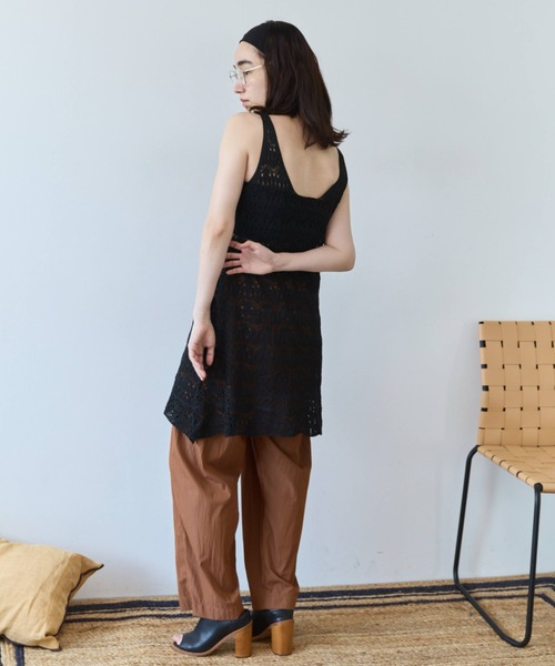 flaeu(フラユ)の「Crochet Sleeveless Tunic Knit(ベスト・レディース・ブラック/アイボリー・FREE)」の6枚目の写真