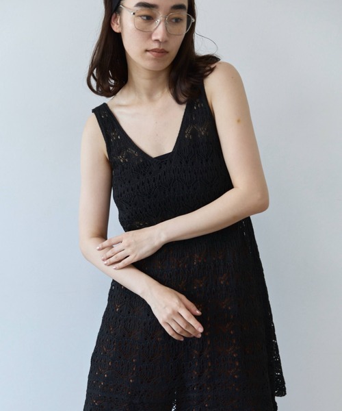 flaeu(フラユ)の「Crochet Sleeveless Tunic Knit(ベスト・レディース・ブラック/アイボリー・FREE)」の8枚目の写真