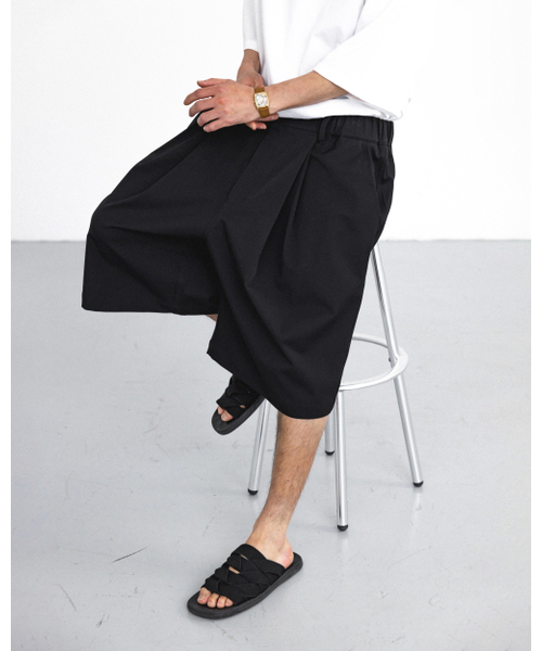 ANGLAN(アングラン)の「Double Tuck Half Slacks - Black(その他パンツ・メンズ・その他・1/2)」の2枚目の写真
