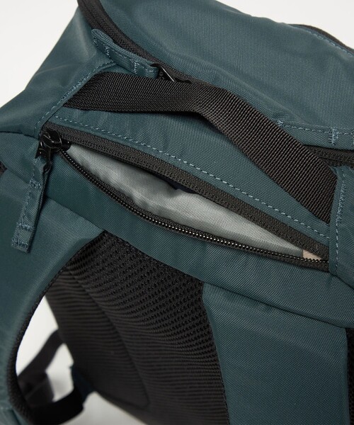 KELTY(ケルティ)の「【別注】<KELTY> アーバン デイパック 20L(バックパック/リュック・メンズ・ロイヤルブルー/ブラック・FREE)」の9枚目の写真