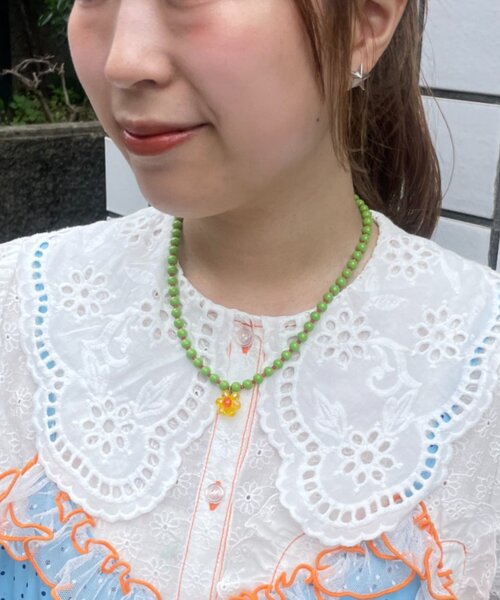 HELLO.SANFRANCISCO(ハローサンフランシスコ)の「【HELLO.SANFRANCISCO】フラワービーズネックレス(ネックレス・レディース・ホワイト/グリーン・ONE SIZE)」の1枚目の写真