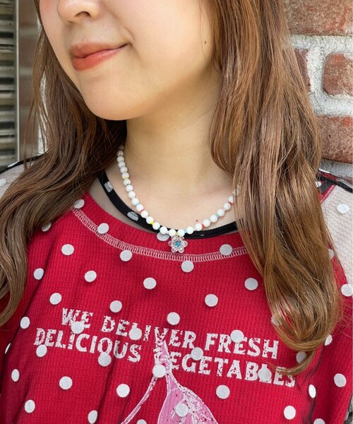 HELLO.SANFRANCISCO(ハローサンフランシスコ)の「【HELLO.SANFRANCISCO】フラワービーズネックレス(ネックレス・レディース・ホワイト/グリーン・ONE SIZE)」の4枚目の写真