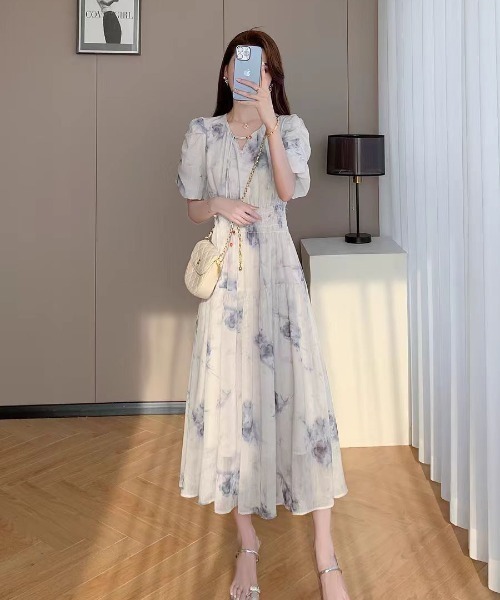LUCPY（ラクピー）の「フラワーシフォンパフスリーブロングワンピース（ワンピース・レディース・アイボリー・X-LARGE/LARGE/MEDIUM/SMALL）」の2枚目の写真