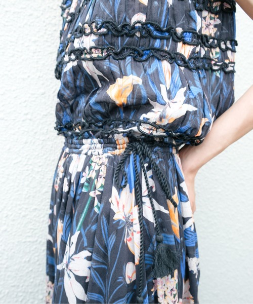 DOLLUPOOPS(ドールアップウップス)の「Lily Print Tiered Skirt(リリープリントティアードスカート)(スカート・レディース・チャコール/イエロー・FREE)」の5枚目の写真