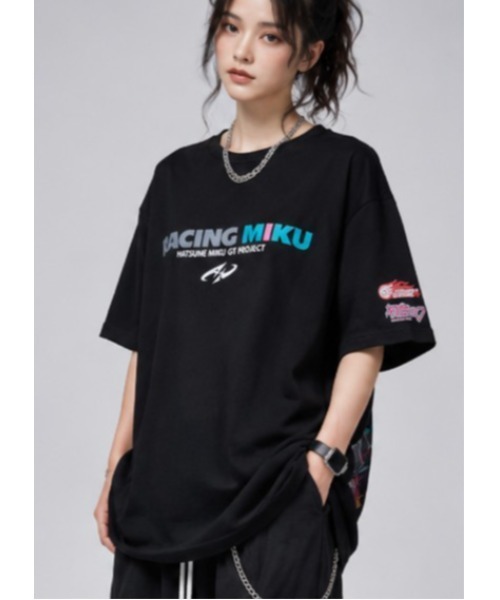 Sakka(サッカ)の「『初音ミク × UNDER GROUND』コラボレーションレーシングミクTEE(Tシャツ/カットソー・メンズ・ブラック/ホワイト・LARGE/MEDIUM)」の4枚目の写真