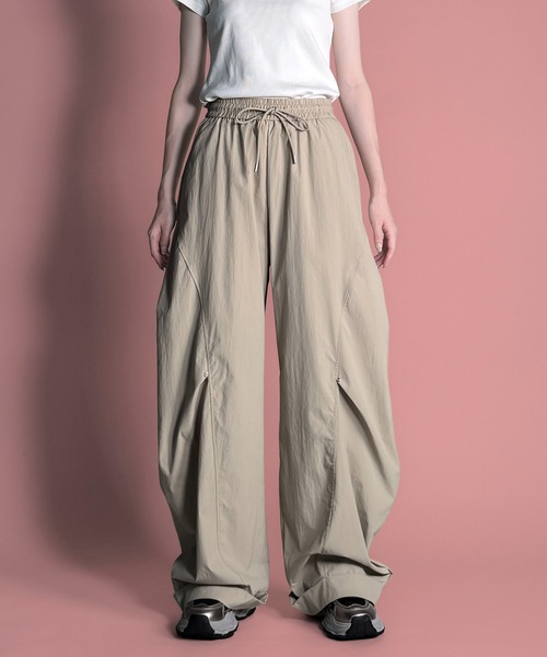MAISON SELECT(メゾンセレクト)の「7E23 タックデザイン ワイドカーブパンツ(その他パンツ・レディース・グレー/ベージュ/チャコール・FREE)」の3枚目の写真