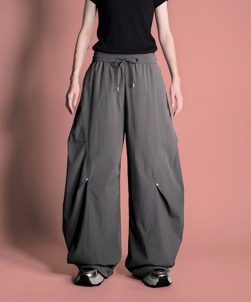 MAISON SELECT(メゾンセレクト)の「7E23 タックデザイン ワイドカーブパンツ(その他パンツ・レディース・グレー/ベージュ/チャコール・FREE)」の2枚目の写真