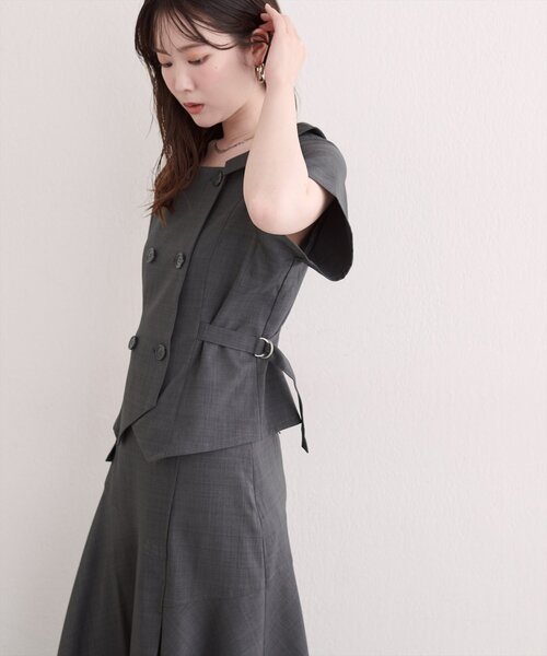 natural couture(ナチュラルクチュール)の「トレンチ風ベスト(ベスト・レディース・ブラウン/ブラック/ライトベージュ/チャコールグレー・FREE)」の6枚目の写真