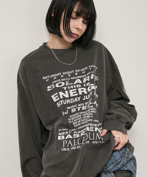 Alfred Alex(アルフレッドアレックス)の「【Alfred Alex】Vintage Typography L/S Tee / ヴィンテージライク ビッグシルエット ロゴグラフィックロンT(Tシャツ/カットソー・メンズ・ブラック系/杢グレー/オリーブ/ブラック/ダークブラウン・L/M)」の2枚目の写真