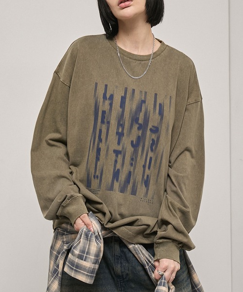 Alfred Alex(アルフレッドアレックス)の「【Alfred Alex】Vintage Typography L/S Tee / ヴィンテージライク ビッグシルエット ロゴグラフィックロンT(Tシャツ/カットソー・メンズ・ブラック系/杢グレー/オリーブ/ブラック/ダークブラウン・L/M)」の5枚目の写真