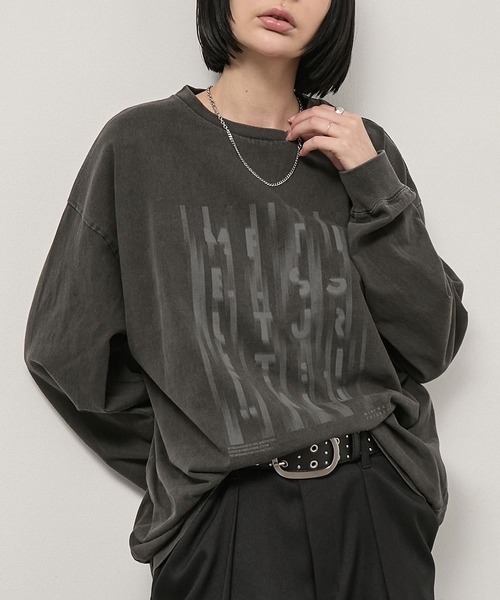 Alfred Alex(アルフレッドアレックス)の「【Alfred Alex】Vintage Typography L/S Tee / ヴィンテージライク ビッグシルエット ロゴグラフィックロンT(Tシャツ/カットソー・メンズ・ブラック系/杢グレー/オリーブ/ブラック/ダークブラウン・L/M)」の1枚目の写真