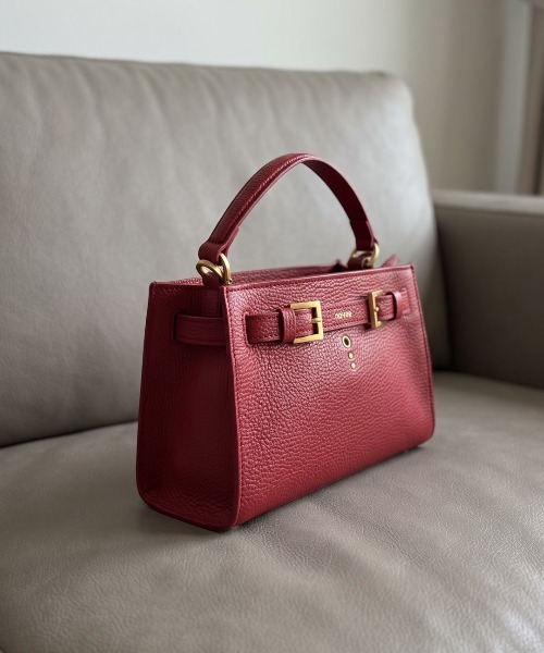 no:rae(ノラエ)の「【no:rae / ノラエ】DP280 2WAYハンドバッグ ショルダーストラップ付き(ハンドバッグ・レディース・レッド/ブラック・ONE SIZE)」の2枚目の写真