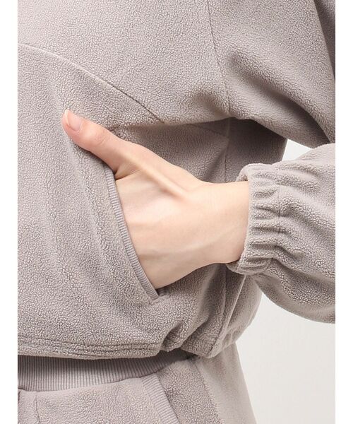 RESEXXY(リゼクシー)の「クロップドフリーストップス【セットアップ着用可能】(Tシャツ/カットソー・レディース・グレー/ブラック/アイボリー・FREE)」の20枚目の写真