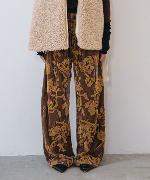 muller of yoshiokubo(ミュラーオブヨシオクボ)の「muller of yoshiokubo ミュラーオブヨシオクボ / DIMENSIONAL EMBROIDERY PANTS ディメンショナルエンブロイダリーパンツ / MLF26416(その他パンツ・レディース・ブルー/ブラウン・38)」の1枚目の写真
