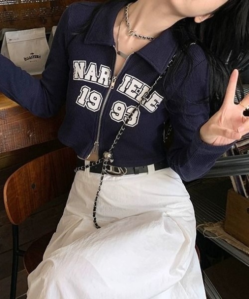 SHEPP(シープ)の「【26年秋冬新作】カレッジロゴ 襟付き クロップド カットソー 長袖 リブニット(Tシャツ/カットソー・レディース・グレー/ネイビー/ピンク・F)」の15枚目の写真