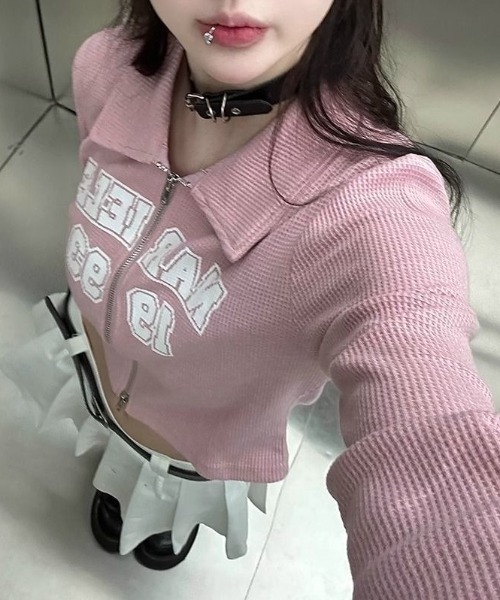 SHEPP(シープ)の「【26年秋冬新作】カレッジロゴ 襟付き クロップド カットソー 長袖 リブニット(Tシャツ/カットソー・レディース・グレー/ネイビー/ピンク・F)」の17枚目の写真