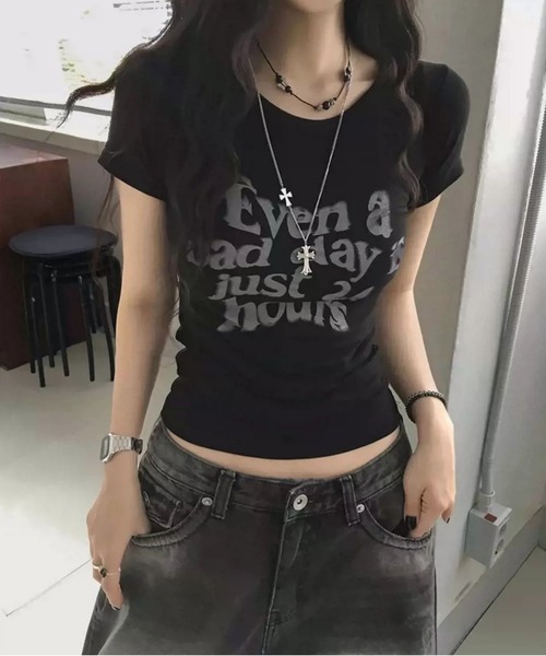 MAISON DE THERESE(メゾン ド テレーズ)の「メッセージロゴ スリムフィットTシャ(Tシャツ/カットソー・レディース・Black・M)」の1枚目の写真