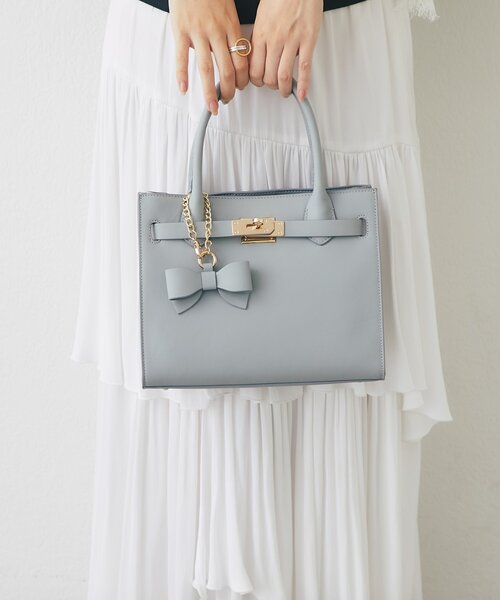La boutique BonBon（ラブティックボンボン）の「【miki監修・最強デートBAG】レザーワイドトートバッグ（トートバッグ・レディース・ライトグレー/ブラック/グレー系その他・FREE）」の7枚目の写真