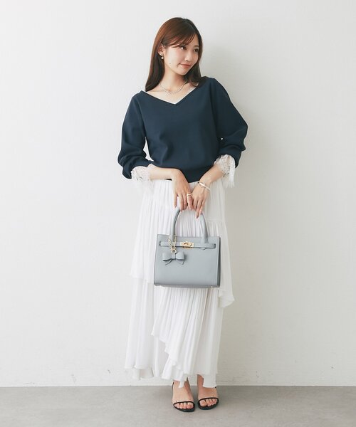 La boutique BonBon（ラブティックボンボン）の「【miki監修・最強デートBAG】レザーワイドトートバッグ（トートバッグ・レディース・ライトグレー/ブラック/グレー系その他・FREE）」の8枚目の写真