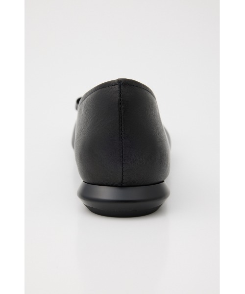 STACCATO(スタッカート)の「ミルーレフラットシューズ(パンプス・レディース・グレイッシュベージュ/ブラック・24.5cm/24cm/23.5cm/23cm/22.5cm)」の5枚目の写真