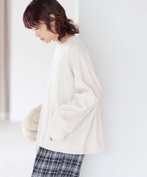 gossara(ゴサラ)の「【gossara 裾アレンジを楽しむ】ピグメント加工ドロストロンT(Tシャツ/カットソー・レディース・オフホワイト/チャコールグレー/ブラウン/グレイッシュベージュ・FREE)」の1枚目の写真