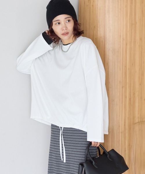 gossara(ゴサラ)の「【gossara 裾アレンジを楽しむ】ピグメント加工ドロストロンT(Tシャツ/カットソー・レディース・オフホワイト/チャコールグレー/ブラウン/グレイッシュベージュ・FREE)」の5枚目の写真