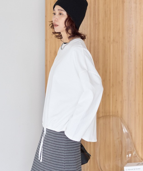 gossara(ゴサラ)の「【gossara 裾アレンジを楽しむ】ピグメント加工ドロストロンT(Tシャツ/カットソー・レディース・オフホワイト/チャコールグレー/ブラウン/グレイッシュベージュ・FREE)」の6枚目の写真