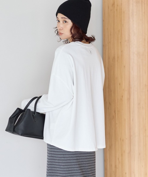 gossara(ゴサラ)の「【gossara 裾アレンジを楽しむ】ピグメント加工ドロストロンT(Tシャツ/カットソー・レディース・オフホワイト/チャコールグレー/ブラウン/グレイッシュベージュ・FREE)」の8枚目の写真