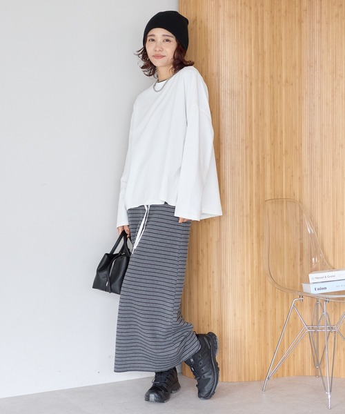 gossara(ゴサラ)の「【gossara 裾アレンジを楽しむ】ピグメント加工ドロストロンT(Tシャツ/カットソー・レディース・オフホワイト/チャコールグレー/ブラウン/グレイッシュベージュ・FREE)」の13枚目の写真