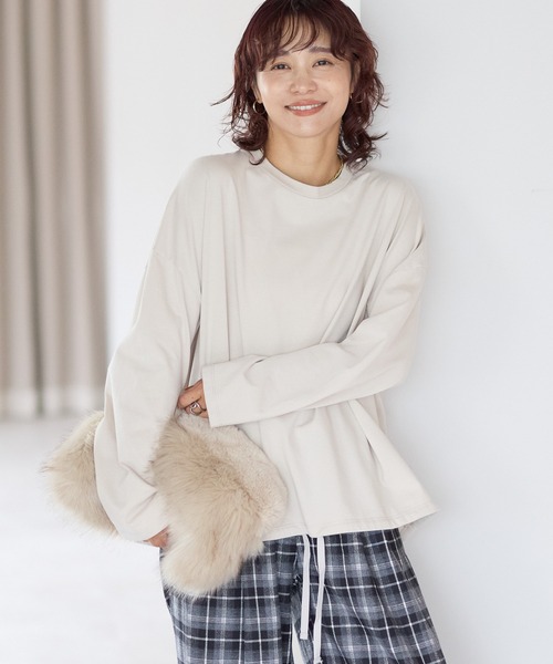 gossara(ゴサラ)の「【gossara 裾アレンジを楽しむ】ピグメント加工ドロストロンT(Tシャツ/カットソー・レディース・オフホワイト/チャコールグレー/ブラウン/グレイッシュベージュ・FREE)」の17枚目の写真