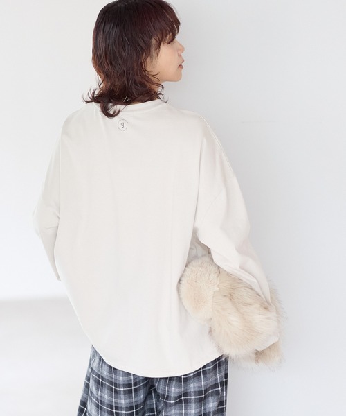 gossara(ゴサラ)の「【gossara 裾アレンジを楽しむ】ピグメント加工ドロストロンT(Tシャツ/カットソー・レディース・オフホワイト/チャコールグレー/ブラウン/グレイッシュベージュ・FREE)」の21枚目の写真