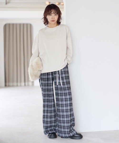 gossara(ゴサラ)の「【gossara 裾アレンジを楽しむ】ピグメント加工ドロストロンT(Tシャツ/カットソー・レディース・オフホワイト/チャコールグレー/ブラウン/グレイッシュベージュ・FREE)」の22枚目の写真