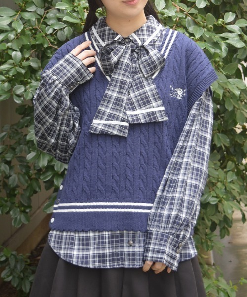 axes femme（アクシーズファム）の「刺繍入りチルデンニットベスト（ニット/セーター・レディース・ワイン/キナリ/ネイビー・FREE）」の2枚目の写真