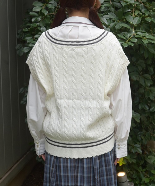 axes femme（アクシーズファム）の「刺繍入りチルデンニットベスト（ニット/セーター・レディース・ワイン/キナリ/ネイビー・FREE）」の6枚目の写真