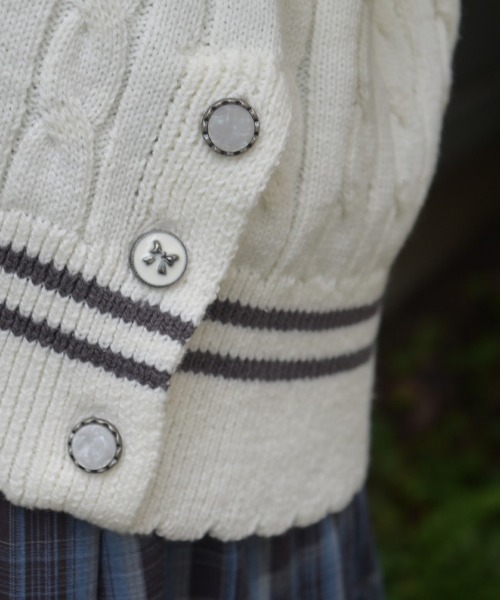 axes femme（アクシーズファム）の「刺繍入りチルデンニットベスト（ニット/セーター・レディース・ワイン/キナリ/ネイビー・FREE）」の7枚目の写真