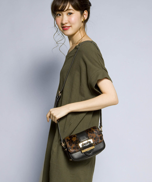 PLAIN CLOTHING（プレーンクロージング）の「ハラコフラップショルダーバッグ【PLAIN CLOTHING】（ショルダーバッグ・レディース・グレー/ブラック/レオパード/キャメル・FREE）」の4枚目の写真