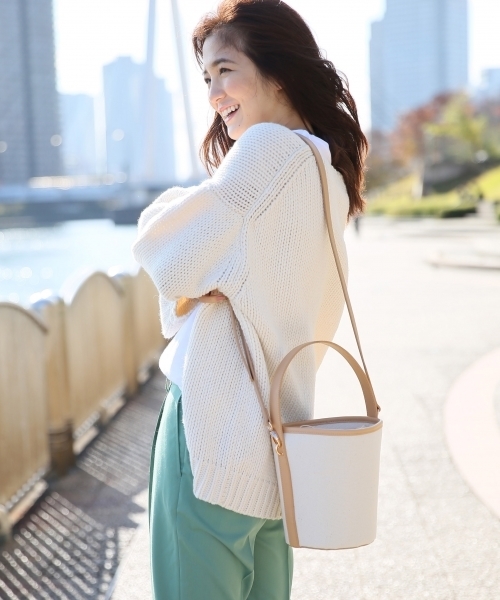 A part by（アパートバイ）の「【雑誌掲載多数】2WAYバケットBAG 746518 （ショルダーバッグ・レディース・ブラック/ブラック系その他/ホワイト系その他・FREE）」の4枚目の写真